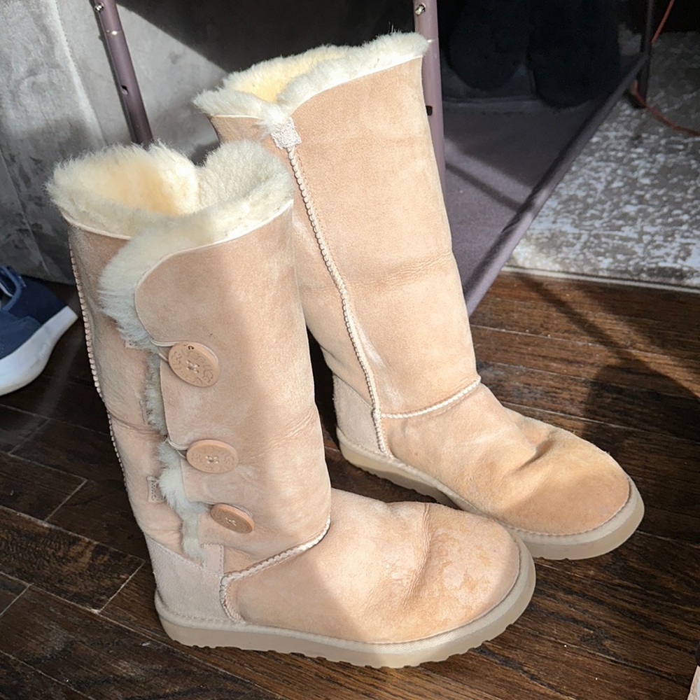 Ugg triple Bailey button